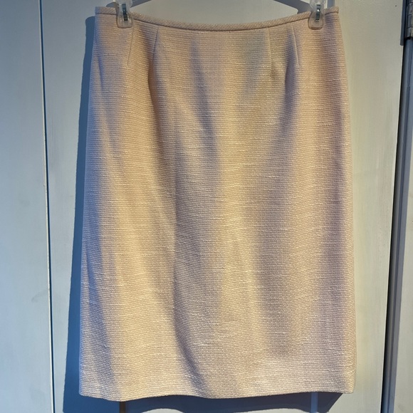 Full suit with blazer and pencil skirt - Picture 7 of 8